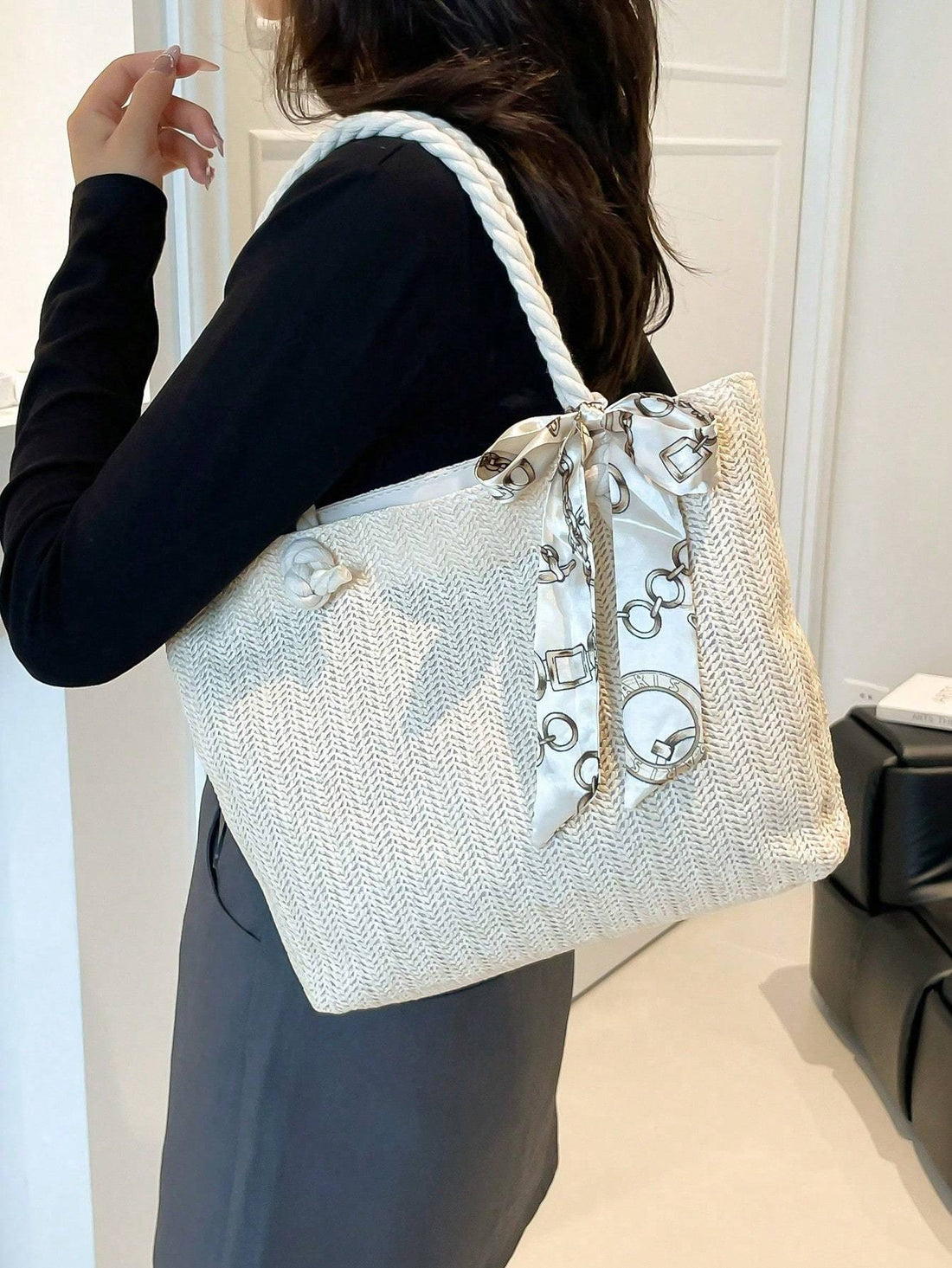 Women's New Style Woven Large Capacity Bag Women's Fashionable Straw Simple Silk Scarf Tote Bag